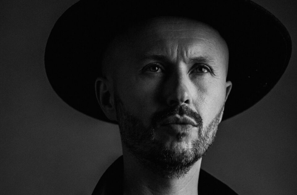 01 WT Graphic portrait Shadow session by Ronan SIRI
